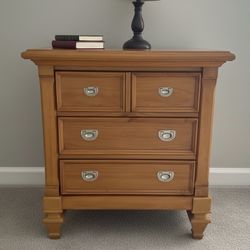 Solid Wooden 3 Drawer Bedroom Storage Chest Night Stand! All drawers slide great. Great condition!  30x18x32in