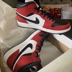 New Jordan 1 Mid Size 8