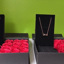 Hot selling necklace and rose flower gift box excellent gift for Valentine’s Day, Mother’s Day 