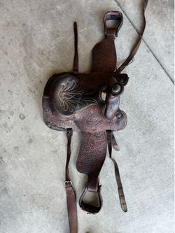 Western show saddle, show bridal, show halter and leather halter