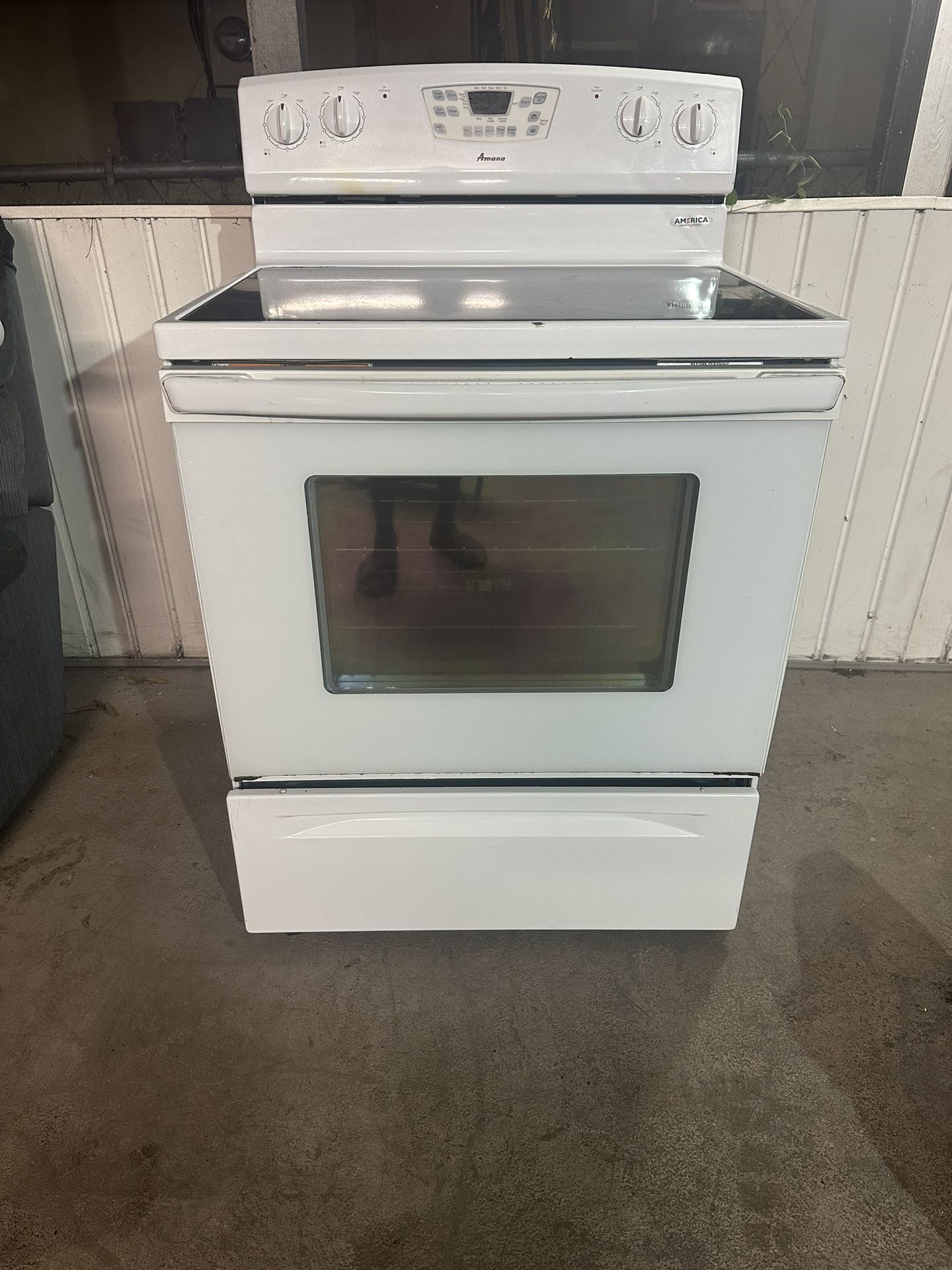 Stove (Amana) Glass Top