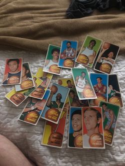 Lot of 19 common NBA basketball 70-71 cards