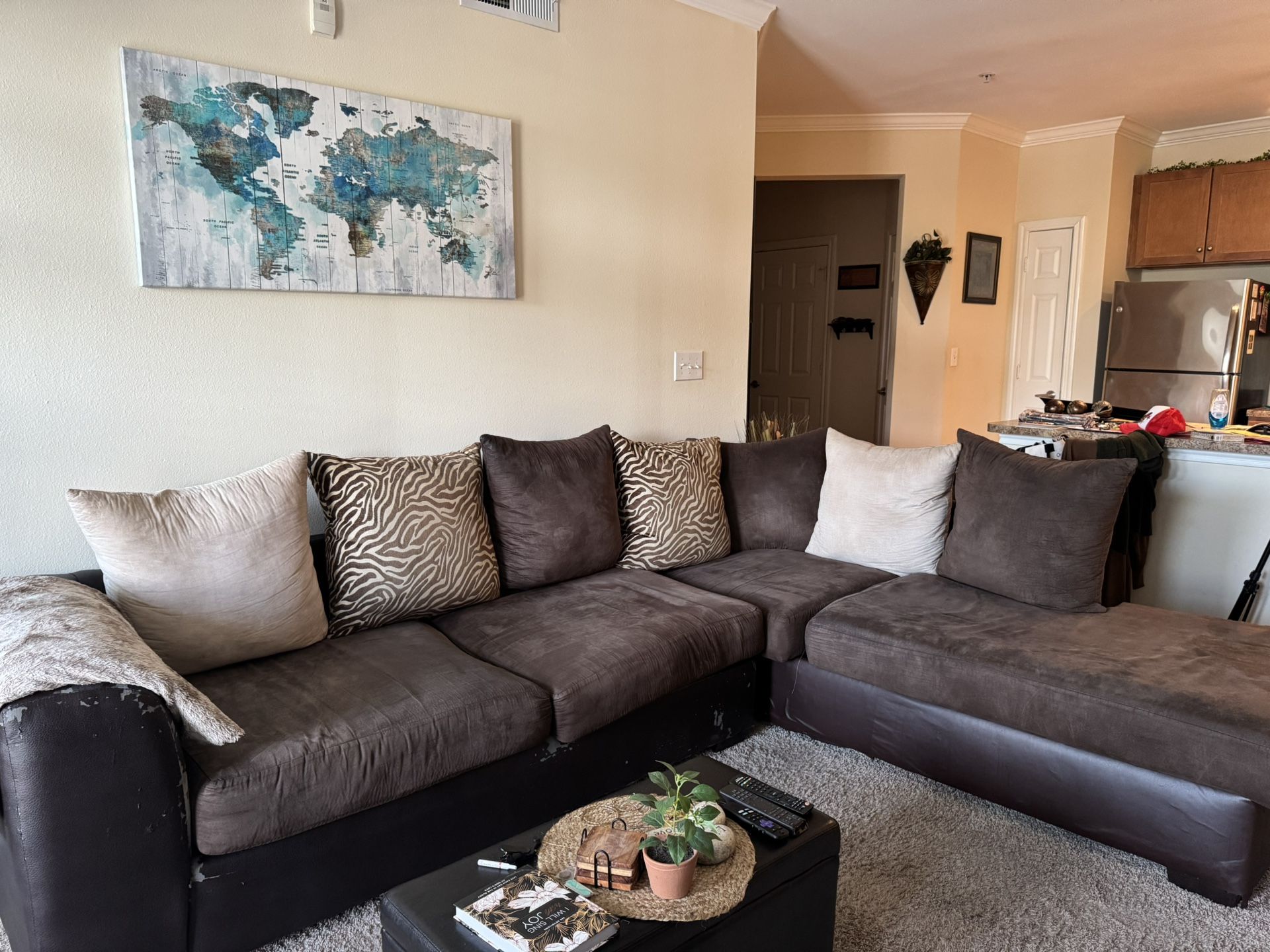 Now FREE Sectional - (fair condition/needs love) 