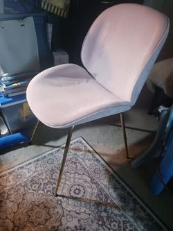 GORGEOUS PINK ROSE GOLD ACCENT CHAIR GOLD LEGS 20 FIRM IN GREAT CONDITION
