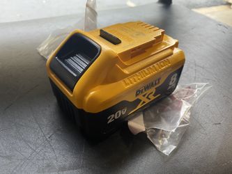 DEWALT XR 20-Volt Max 8 Amp-Hour Lithium Power Tool Battery