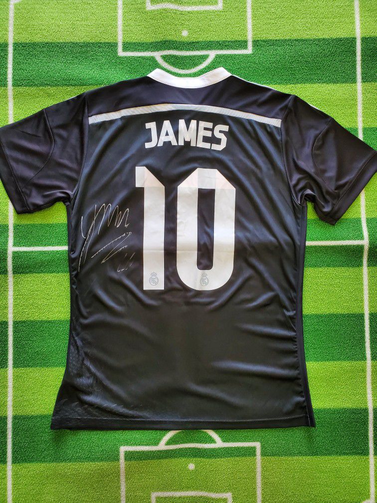 REAL MADRID Signed Jersey for Sale in Los Angeles, CA - OfferUp