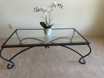 Mesa estructura de vidrio en muy buenas condiciones