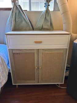 Cat litter box cabinet