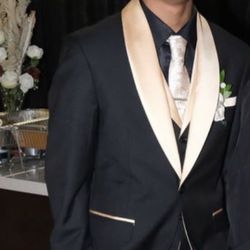 Black & Gold Men Suit
