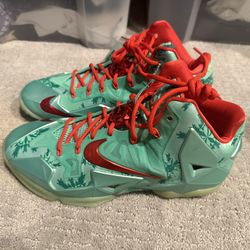 Nike LeBron 11 Christmas