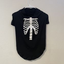 Halloween sweatshirt skeleton shirt for dogs size Large.   (Y)