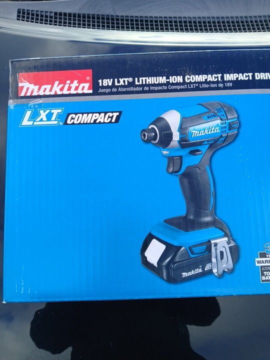Makita
1.5 Ah 18V LXT Lithium-Ion Compact Cordless 1/4 in. Variable Speed Impact Driver Kit