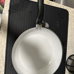 Handy Pan 10" Ceramic Straining Skillet