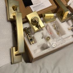 Front Door Handle and DeadBolt