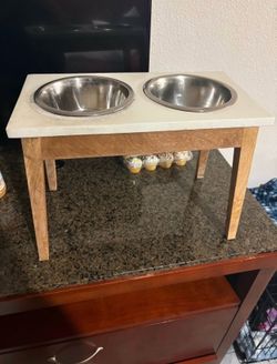 Elevated dog bowls