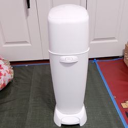 Playtex Diaper Genie Complete Diaper Pail with Odor Lock Technology
