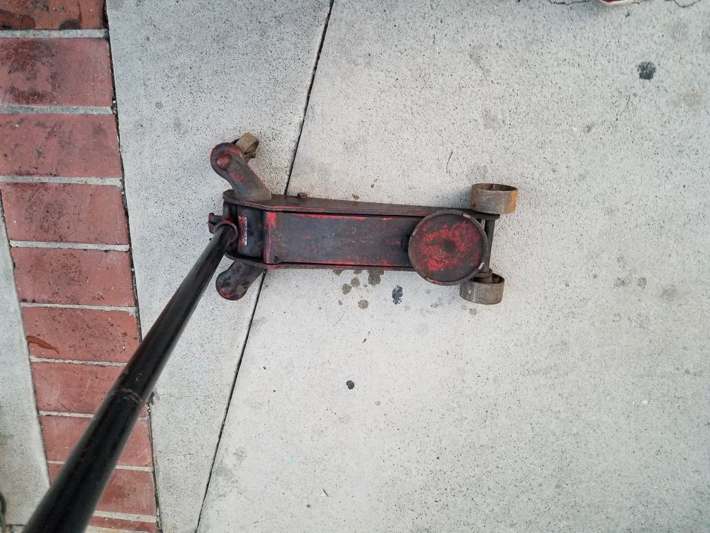 Milwaukee Model 20 Floor Jack