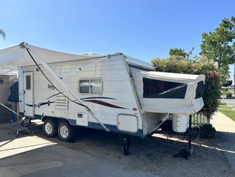 Camper- 2004 Thor Tahoe lite hybrid