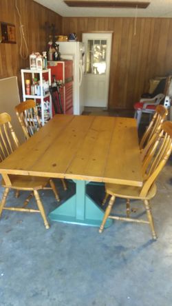 Beautiful Blond Table .Hand made. Heavy duty. Can be moved in 3 peices.