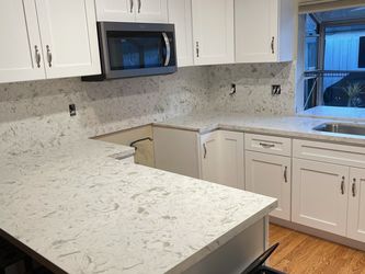Kitchen Cabinets & Quartz