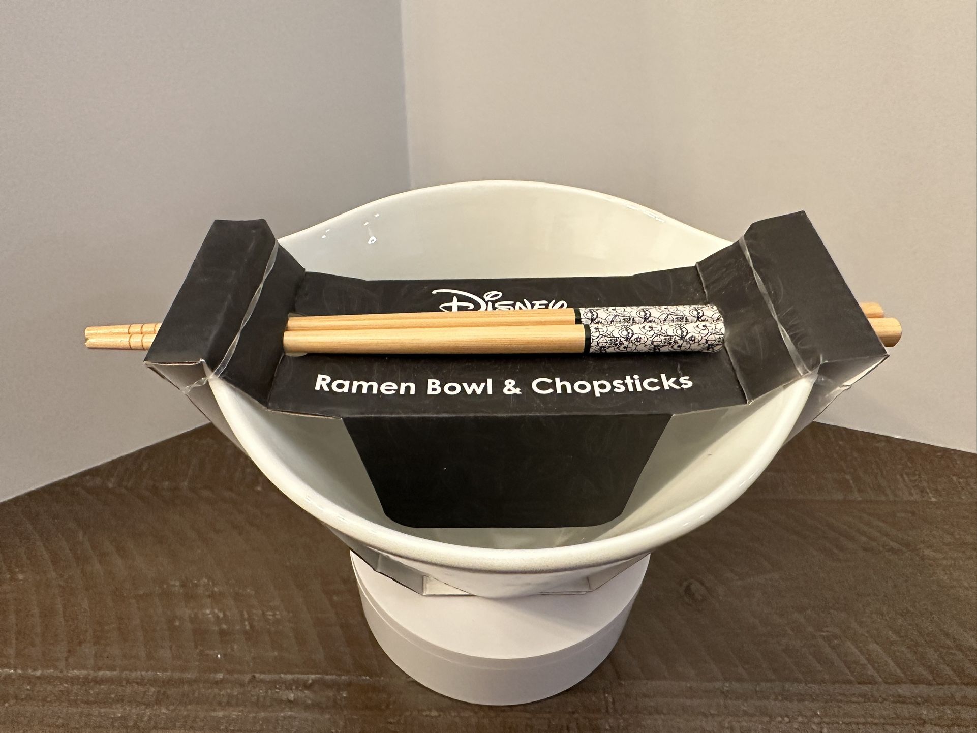 DISNEY WINNIE THE POOH & Friends Christmas XMas Ramen Bowl & Chopsticks (2 bowls)