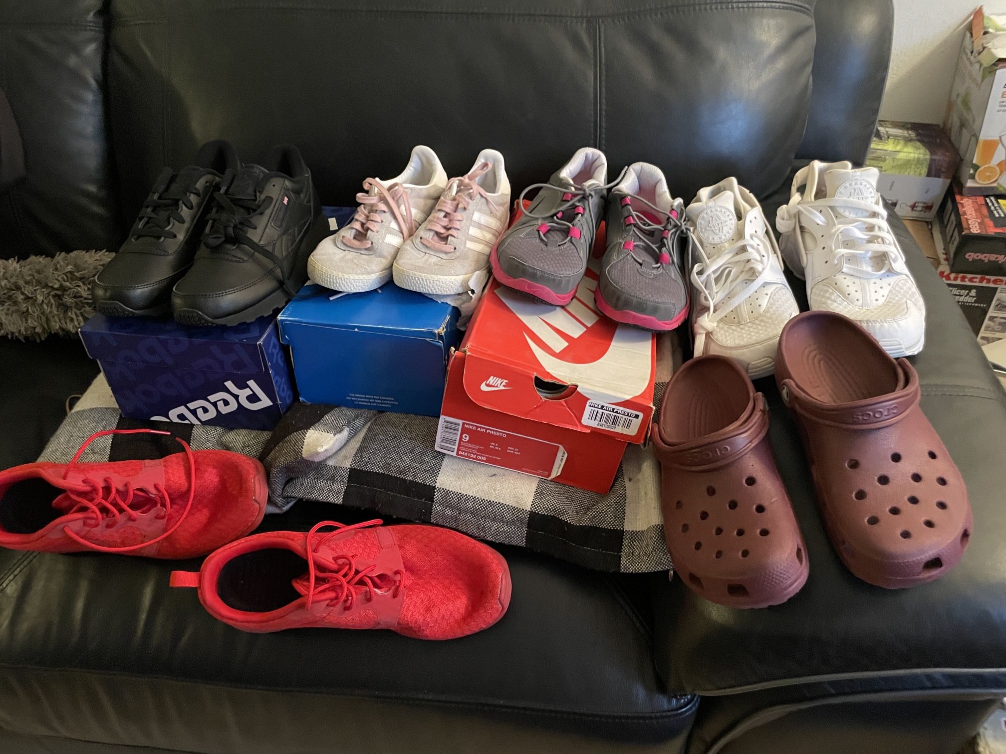 Iam Selling 5 Pair Of  Sneakers Of Different Size And Brand For Women And Men Some New Never Use  Worn  Other Barely Used  And A Cross  Sandal  The Br