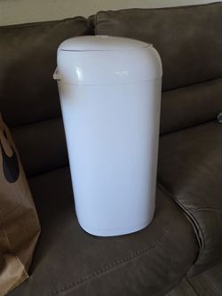 Diaper trash can