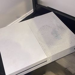 Xbox One including games and 2 controllers