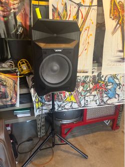 ION Powered Speaker with Stand – Great Sound! 🔊