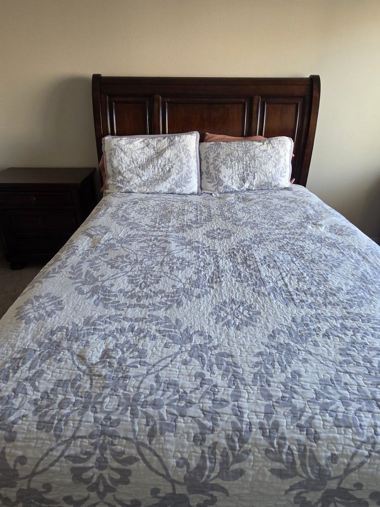 Queen 3 Piece Bed Set Includes Bed Frame, Dresser, Nighstand