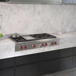  WOLF 48” Sealed Burner Rangetop — 6 Burners + Infrared Griddle (Model: SRT486G) — $4,599 Today! 🔥 ✅ Delivery & Installation Available  Bring true pr