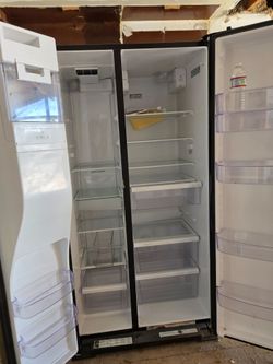 2023 Whirlpool Black Side-by-Side Refrigerator with Ice Maker