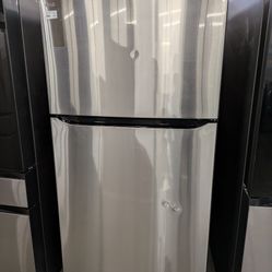 LG LRTLS2403S
33 Inch Top Freezer Refrigerator