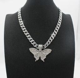 Cuban Link Necklace With Butterfly Pendant 