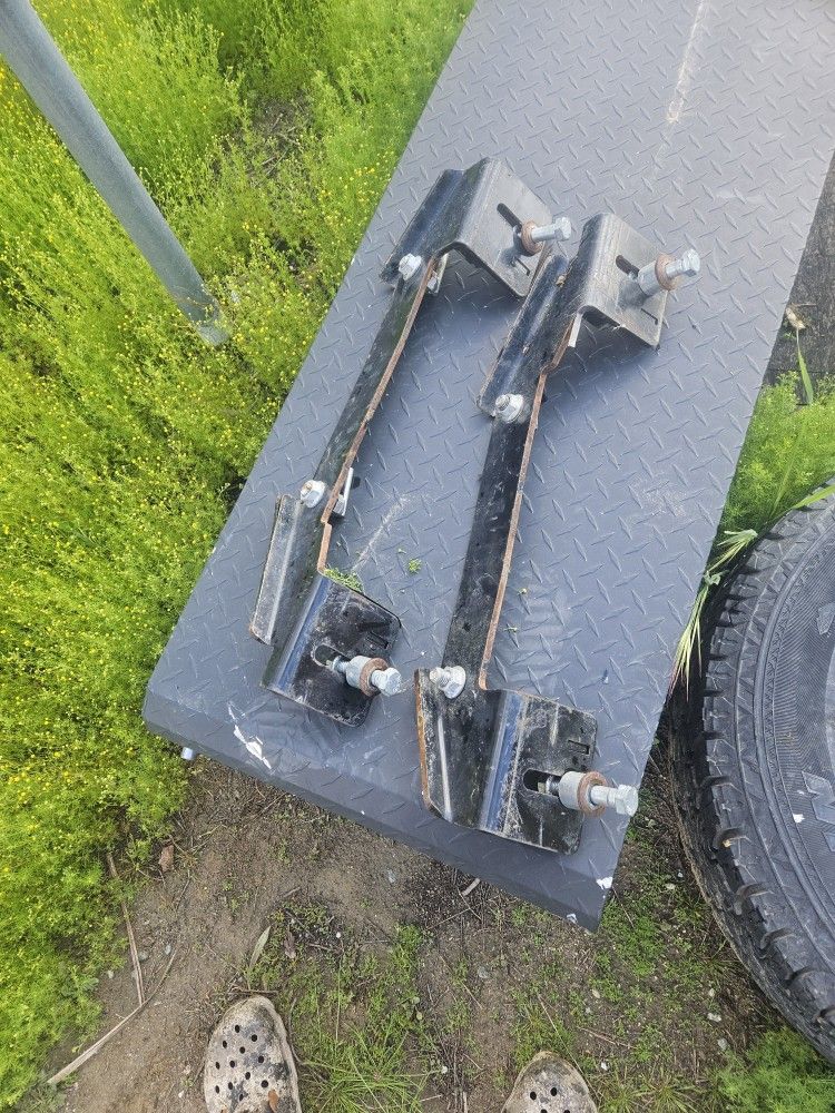 5th Wheel Brakets