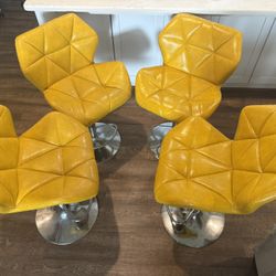 4 Hydraulic Bar Stools