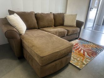 BROWN SECTIONAL COUCH W/ FREE DELIVERY