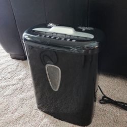 Paper Shredder (Amazon Basics, 6-Sheet, Micro Cut)