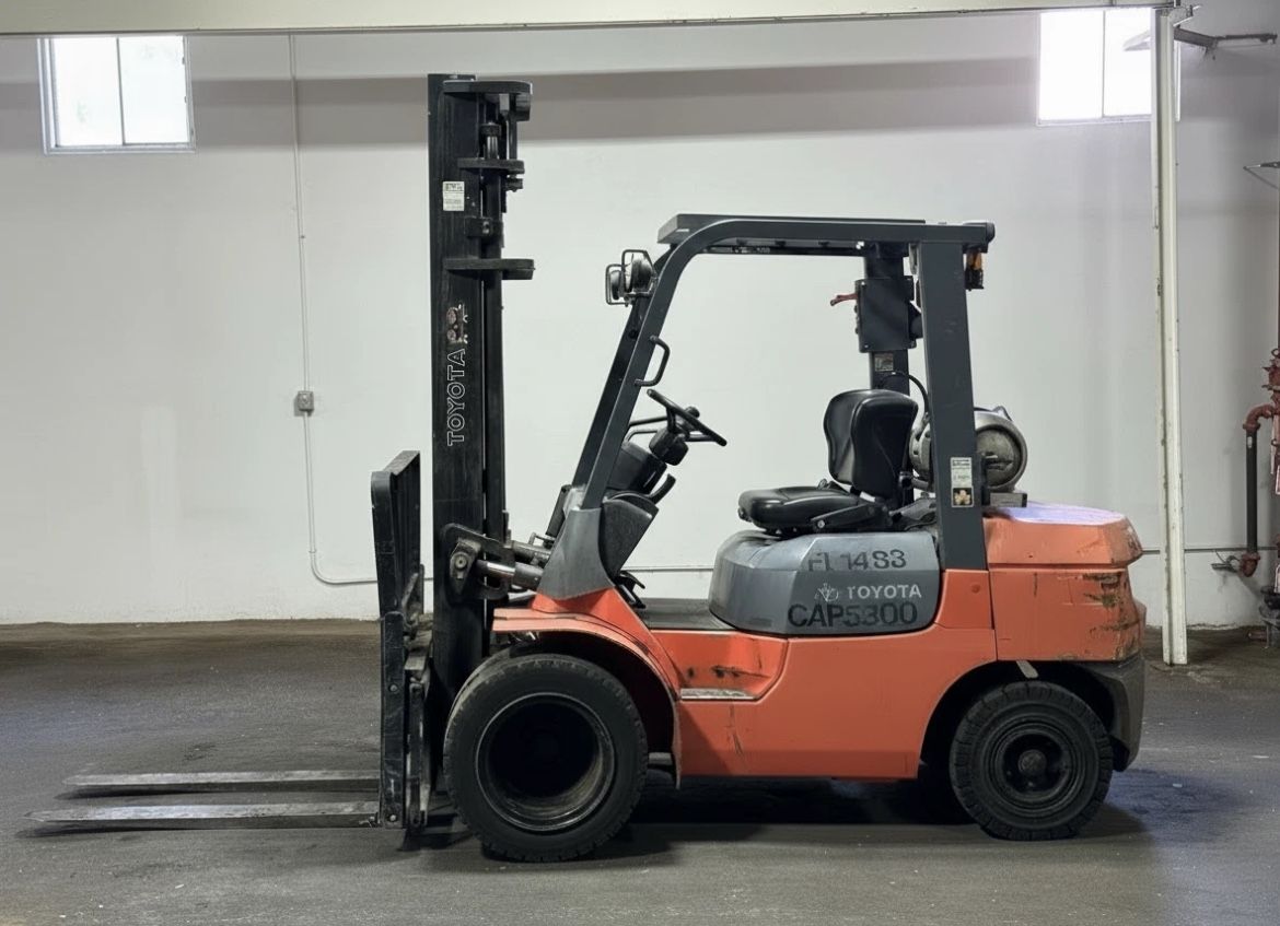 2001 Toyota 7FGCU30 5800 Lb Industrial Forklift Truck