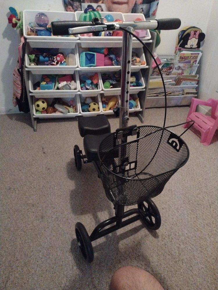 Brand New knee scooter, NEVER used