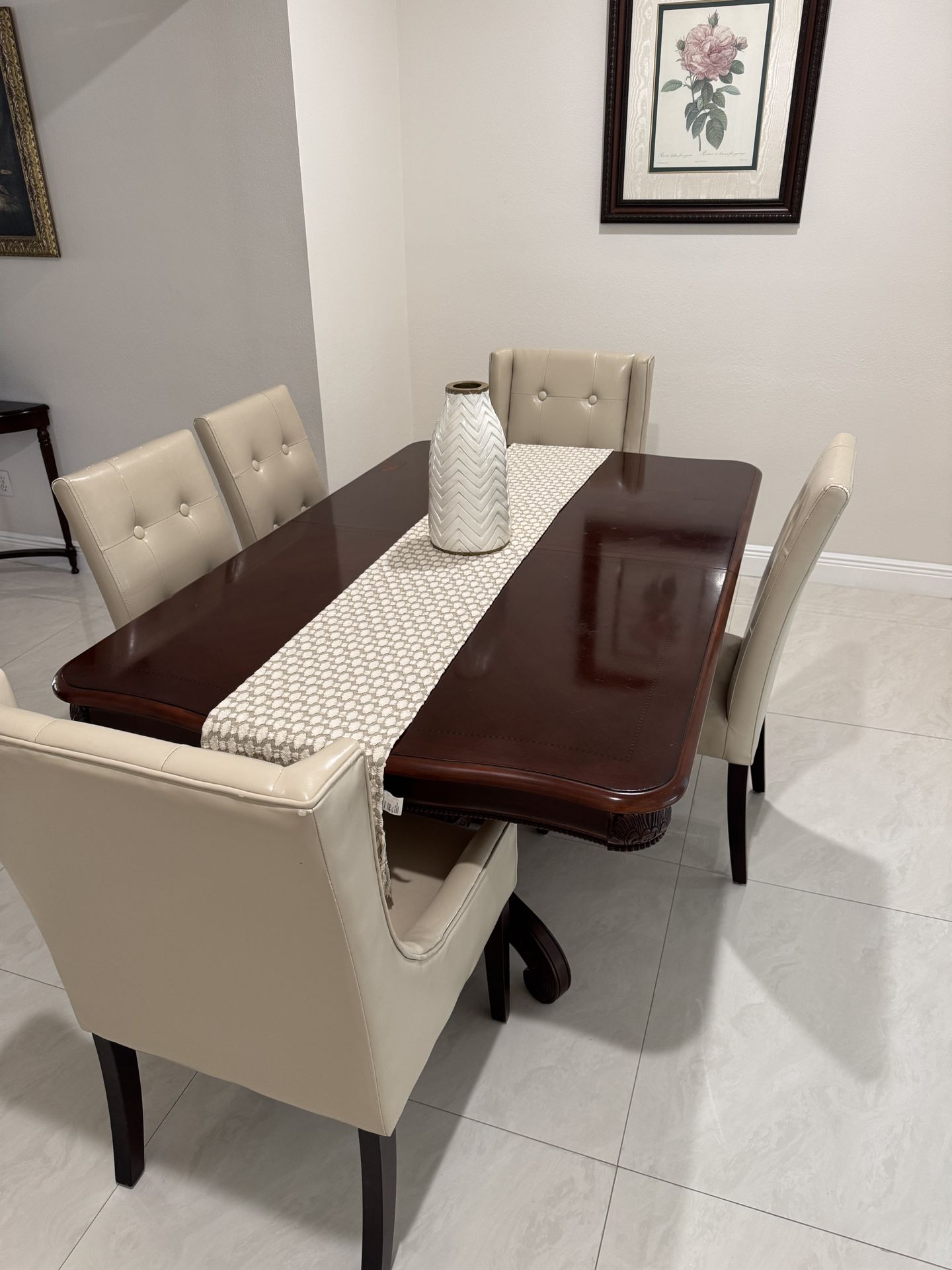 Expandable Dinning Table With 5 Chairs