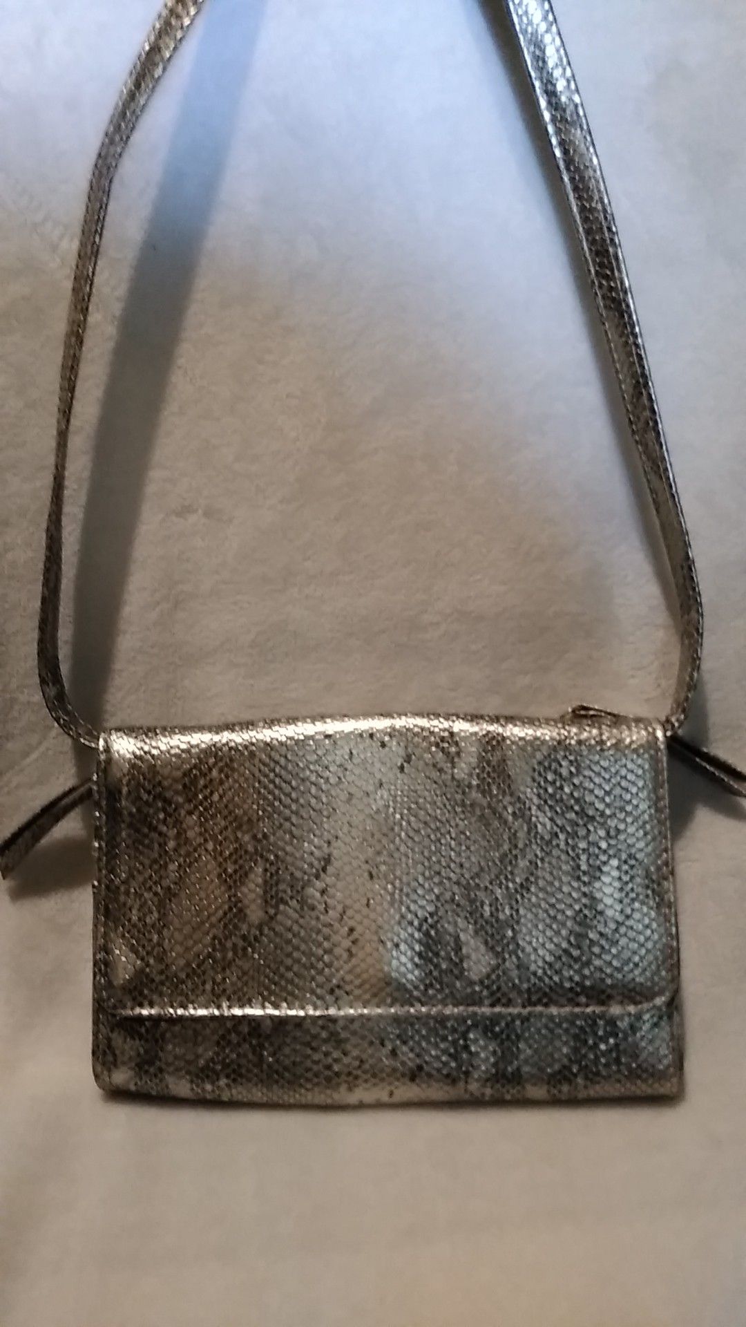 SMALL CROSSBODY WALLET