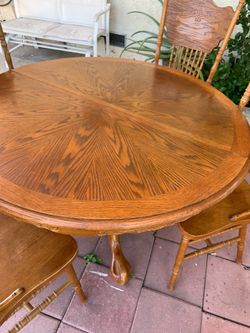Dinning set 4 Chairs in good condition wood.