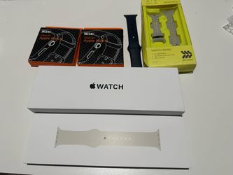 Apple Watch SE 40mm GPS + WiFi SEALED NEW Bundle