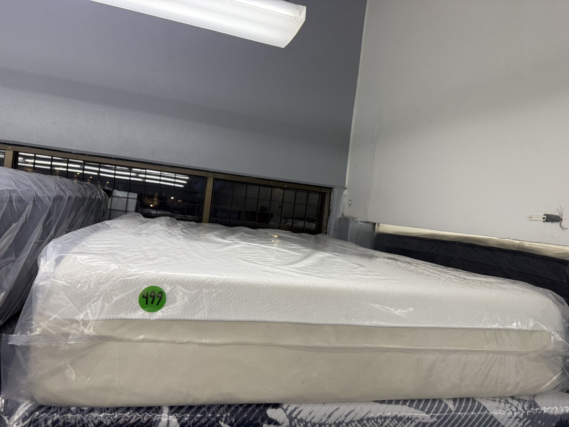 FULL SIZE TEMPURPEDIC CLOUD MATTRESS & BOX SPRING BED SET