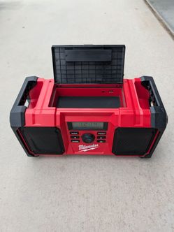 Milwaukee AM/FM & Aux Jobsite Radio/speaker