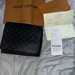 Lv Private Messenger Bag Comes With Receipt 