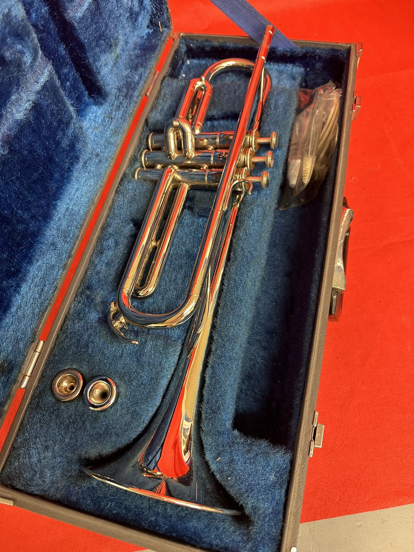 Nice Silver Yamaha Trumpet with New Mouthpiece and Valve Oil $400 Firm