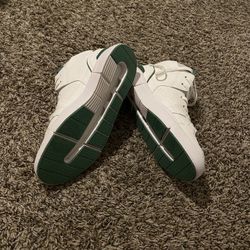 Qn THE ROGER Clubhouse Mid