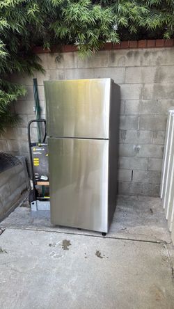 Samsung Stainless Steel Top Freezer Refrigerator (Like New)